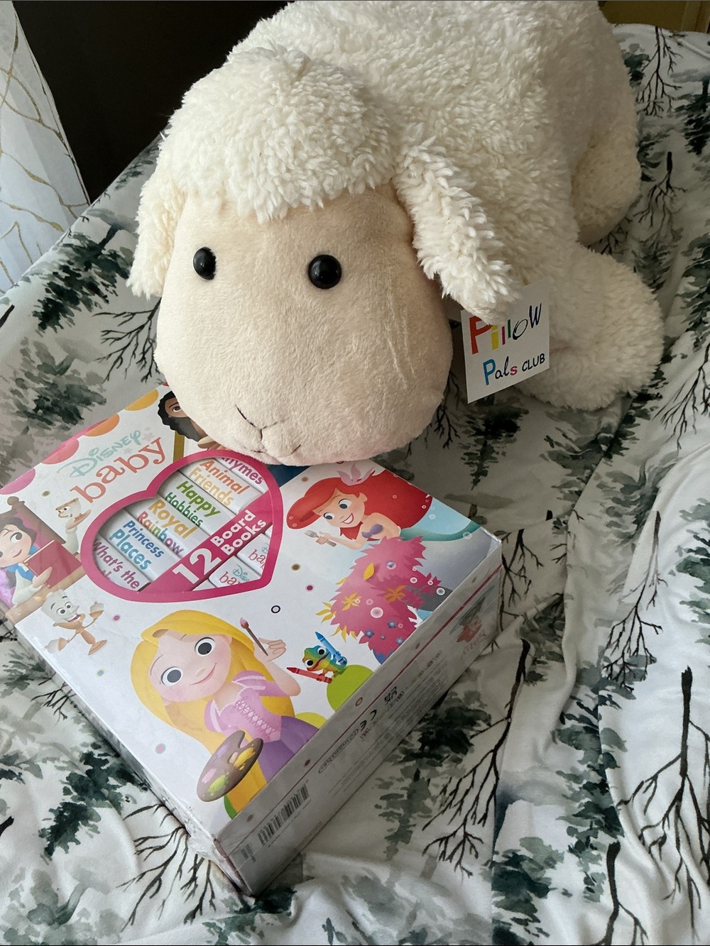 Disney Baby Board Book Set with PILLOW PAL LAMP. NEW